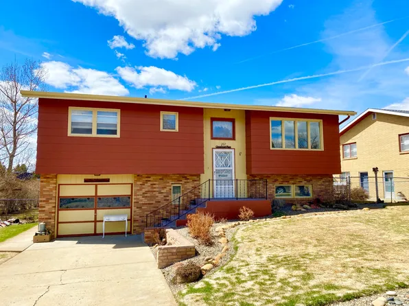 207 7th Ave NW, Bowman, ND 58623