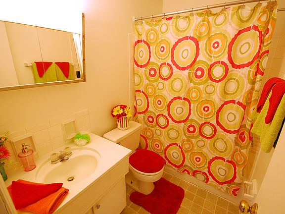4th image of 2114 Winchester Dr APT 6