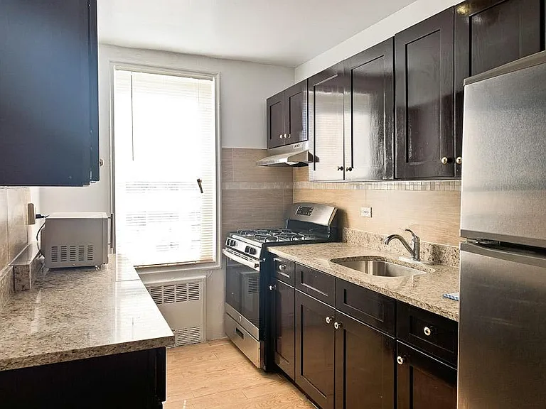 140-60 Beech Ave — Photo 1