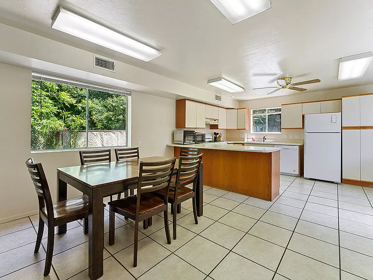 535 S Temple St #1 — Photo 4