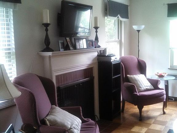 NATURAL LIGHT IN LIVING ROOM!