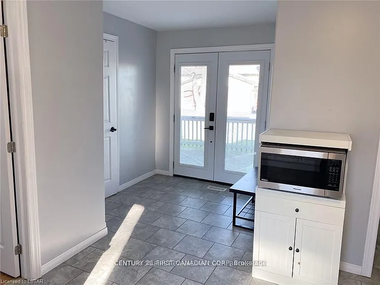 34 Eureka St — Photo 12