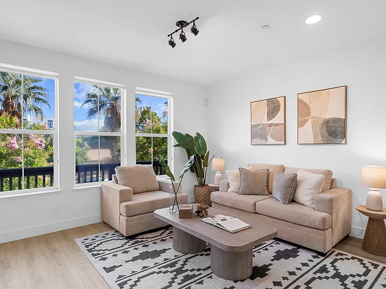 1469 W San Carlos St — Photo 22