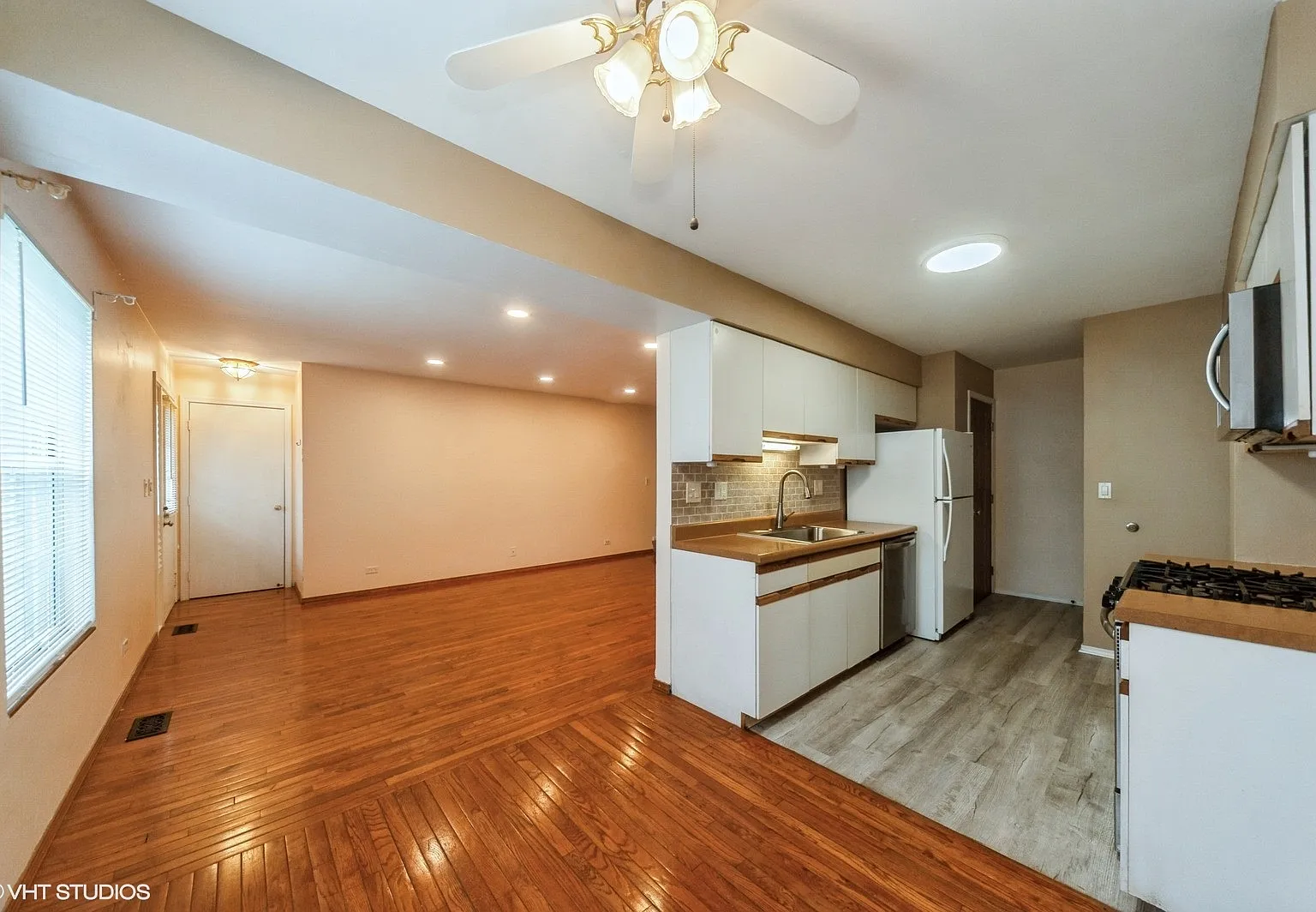 2 bed, 1.5 bath, 1392 sqft, $2,295 — Photo 4