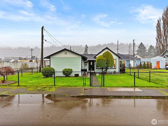 2nd image of 2611 Bay Avenue