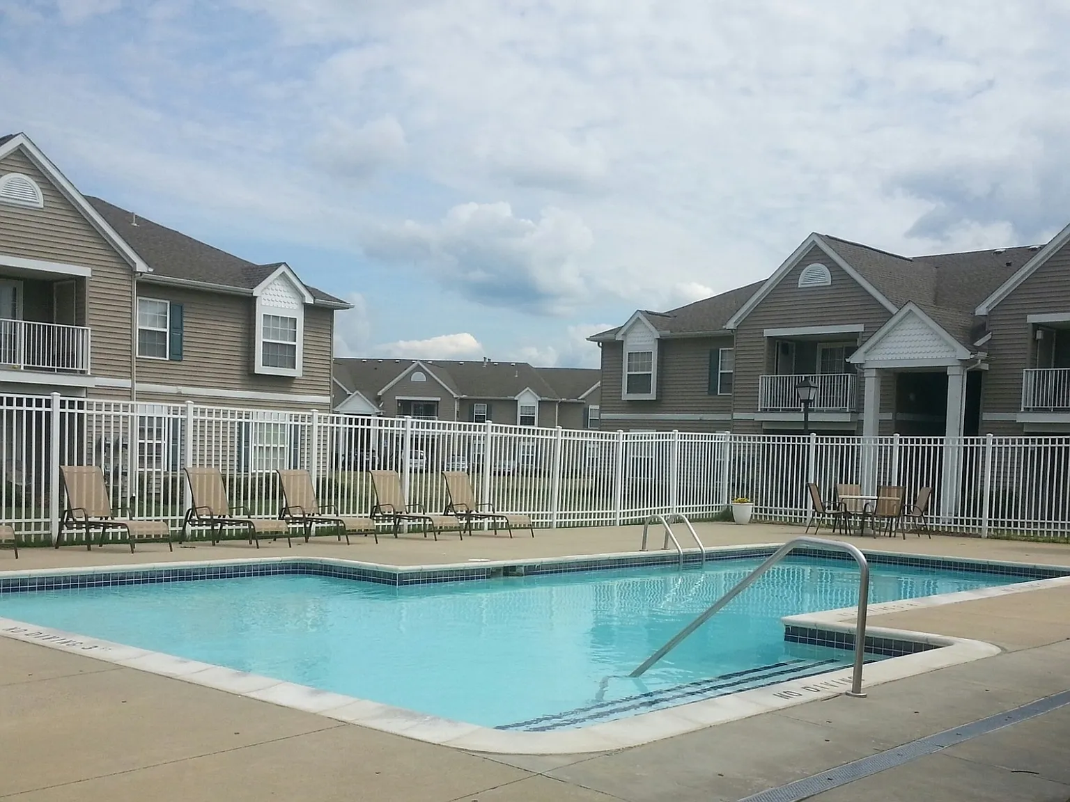 Mapleview Apartments — Photo 2
