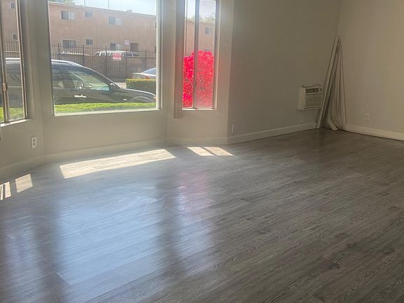 3rd image of 9351 Sylmar Ave #6