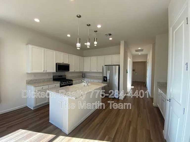 7630 Navasota Dr — Photo 2