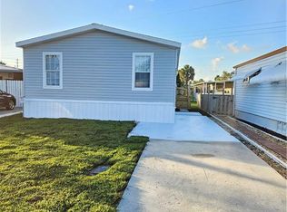 8640 SW 15th St, Davie, FL 33324