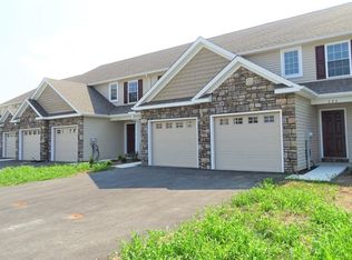 222 Lakeside Xing, Mount Joy, PA 17552
