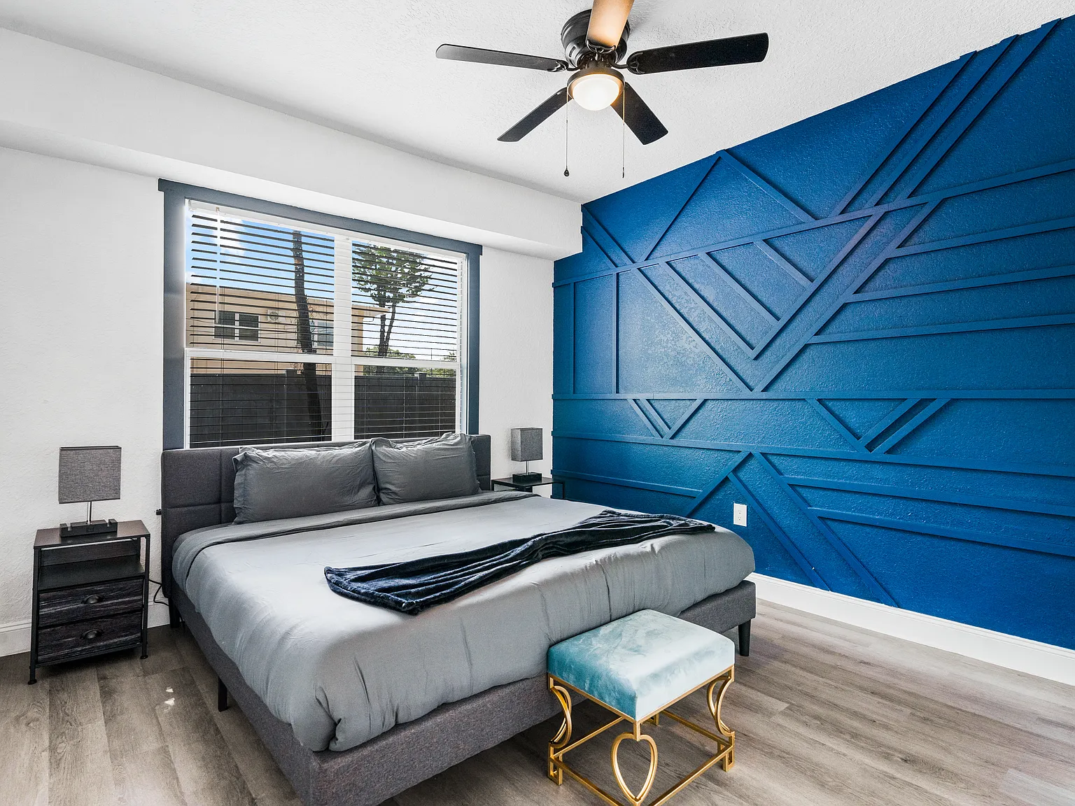 2 bed, 850 sqft, $2,255 — Photo 2