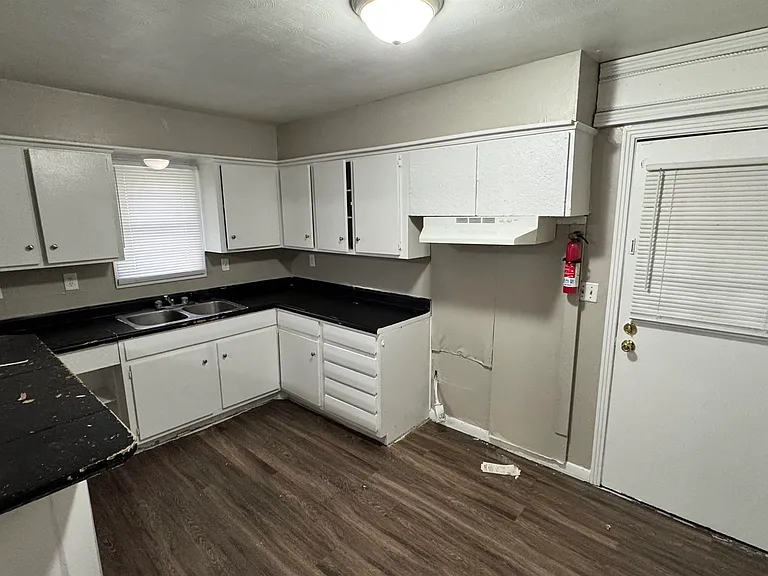 4748 Scottsdale Ave — Photo 5