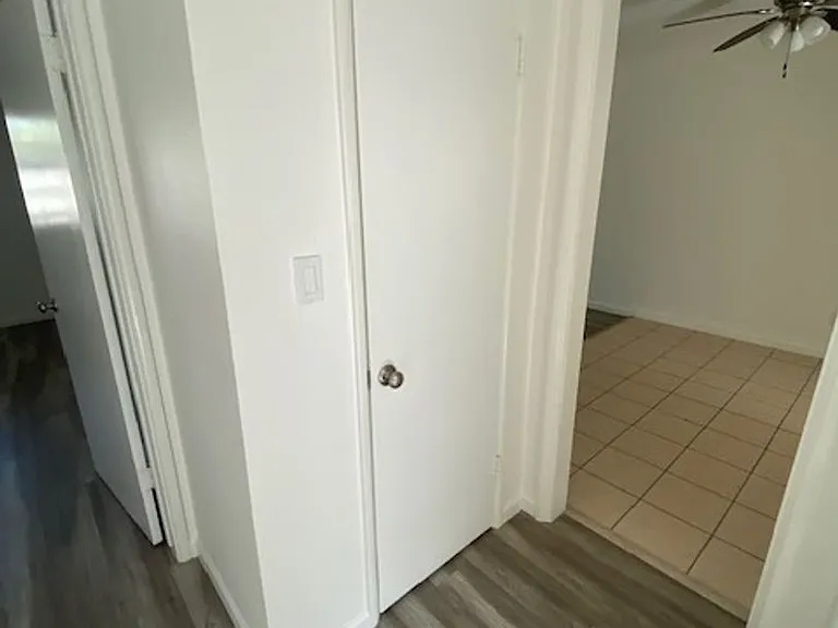 13759 Oxnard St — Photo 15