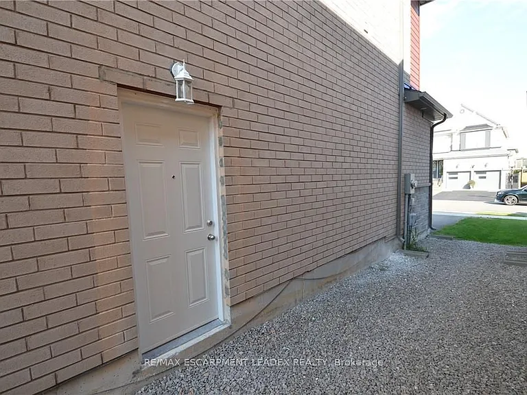 4 Findlay Dr #B — Photo 4