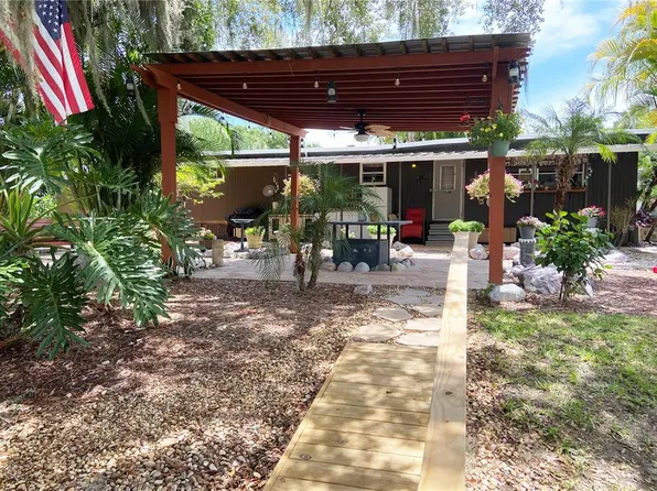 2082 Starboard Dr, Geneva, FL 32732