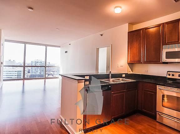 3rd image of 1843 S Calumet Ave #1709