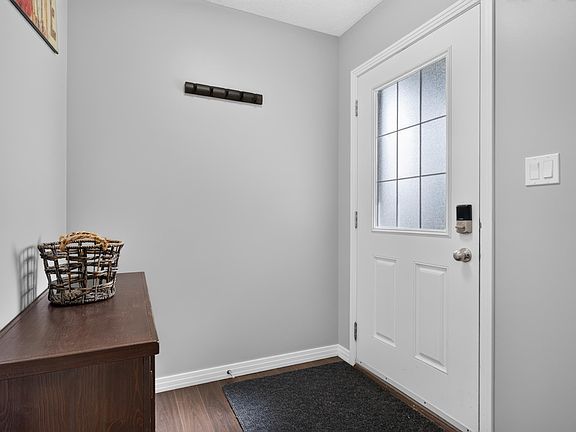 4th image of 436 Reed Cres