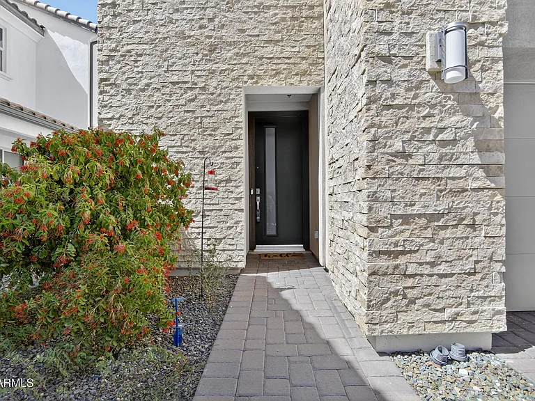 2350 W Gloria Ln — Photo 3