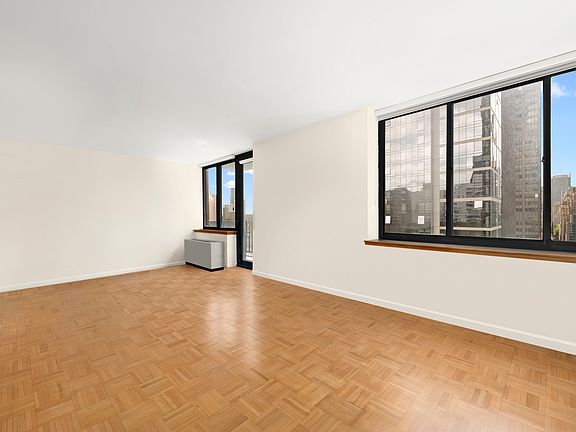 5th image of 250 E 40th St APT 27B