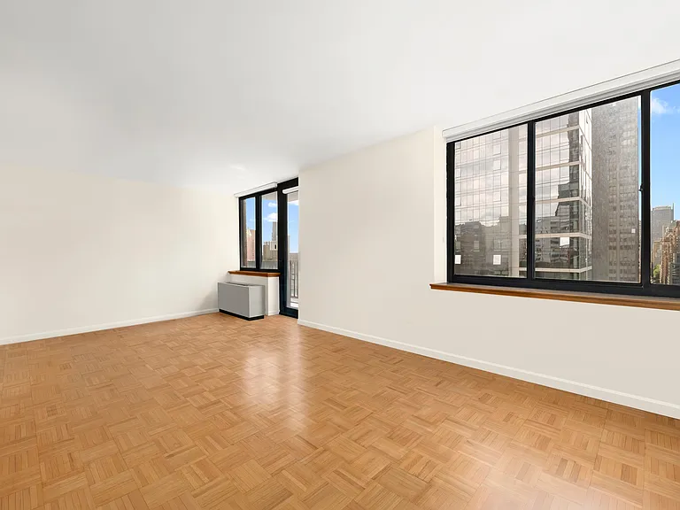 250 E 40th St #27B — Photo 5