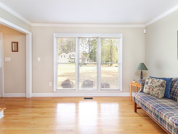 5th image of 1031 Derby Lane