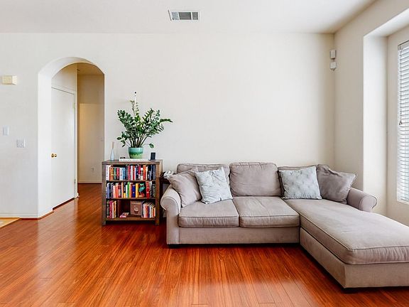 5th image of 830 Basking Ln