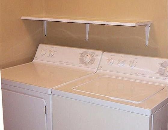 Laundry Room w/Washer/Dryer