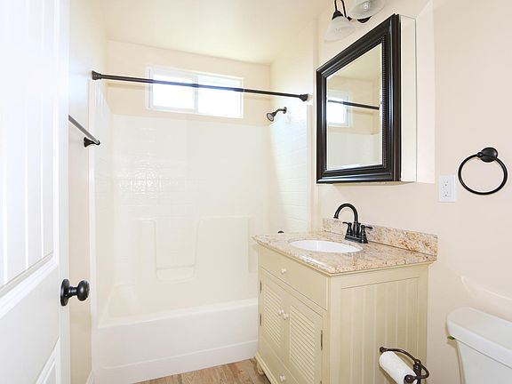 5th image of 122 Avenida Victoria APT B