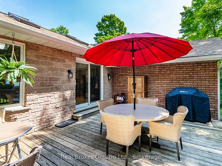 16 Mundy Ave — Photo 20