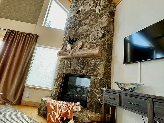 5th image of 1033 Eagle Ln