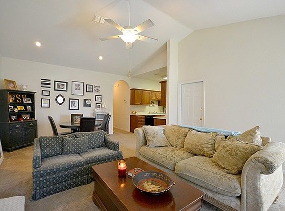 3rd image of 2866 Lakeshore Dr W
