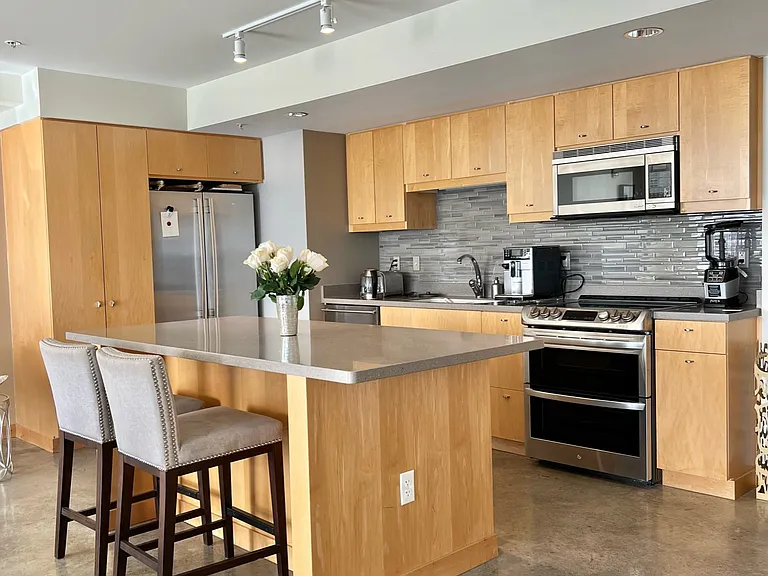 221 E College St #1203 — Photo 4