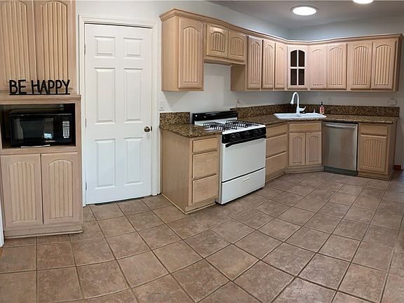 4th image of 1929 Royal Oaks Dr