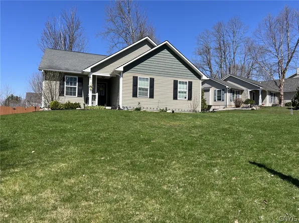 54 Aspen Springs Dr, Baldwinsville, NY 13027