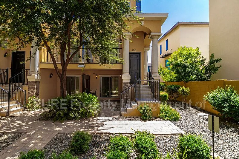 2 bed, 2.5 bath, 1470 sqft, $2,590 — Photo 2