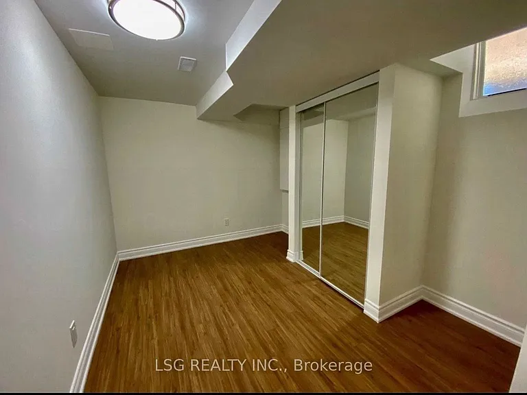 58 Bulmer Cres #BASEMENT — Photo 9