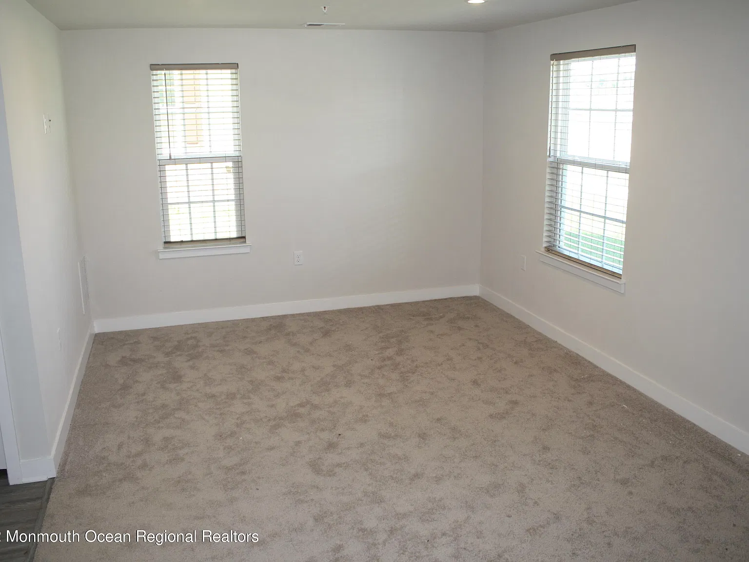 3 bed, 4.0 bath, 1914 sqft, $3,950 — Photo 3
