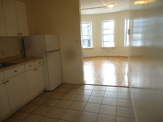 4th image of 524 Lafayette Ave APT 11
