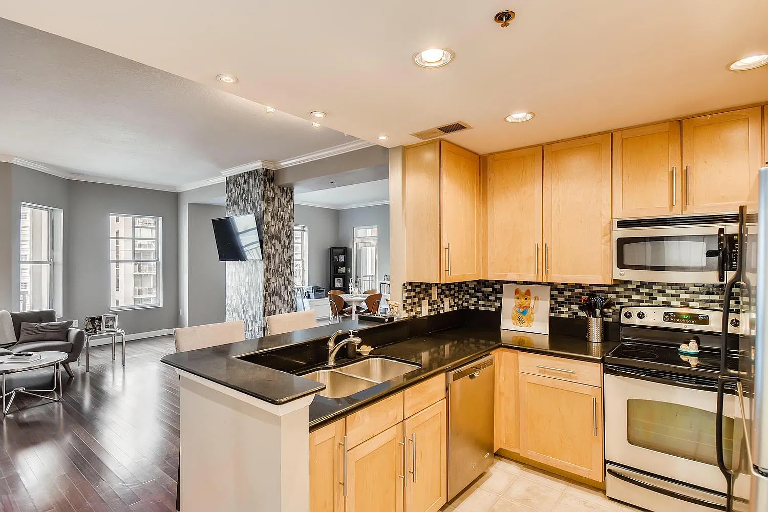 1101 Juniper St NE — Photo 4