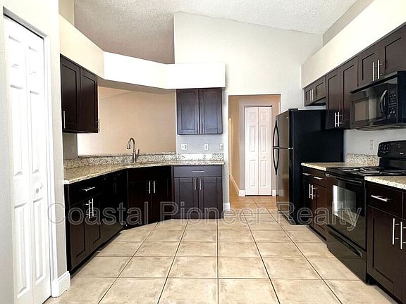 4th image of 13454 Beechberry Dr