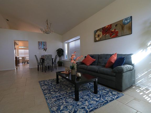 3rd image of 6713 Hollybrook Dr