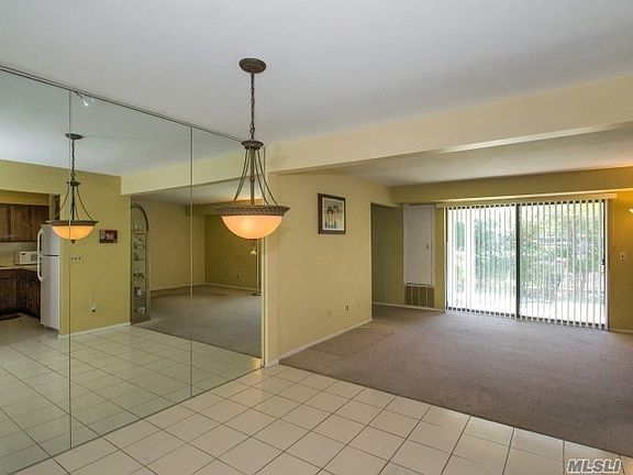 3rd image of 51 Cambridge Dr W #51