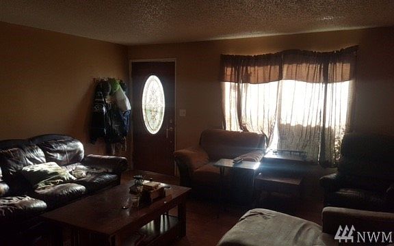 5th image of 409 Juniper St