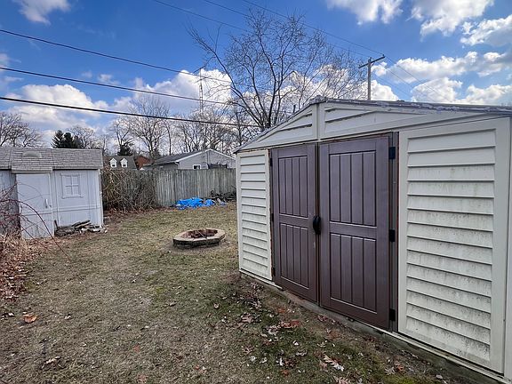 3rd image of 5418 Grey Dr