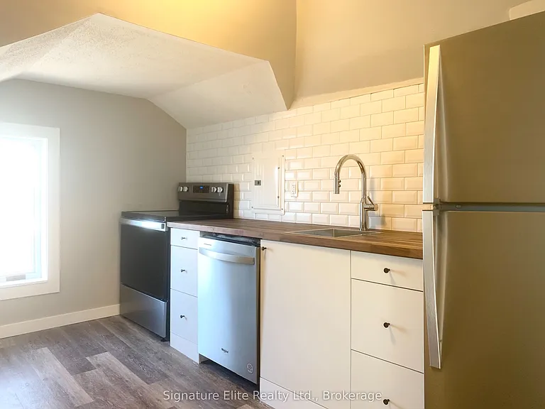 193 Wentworth St N #3 — Photo 2