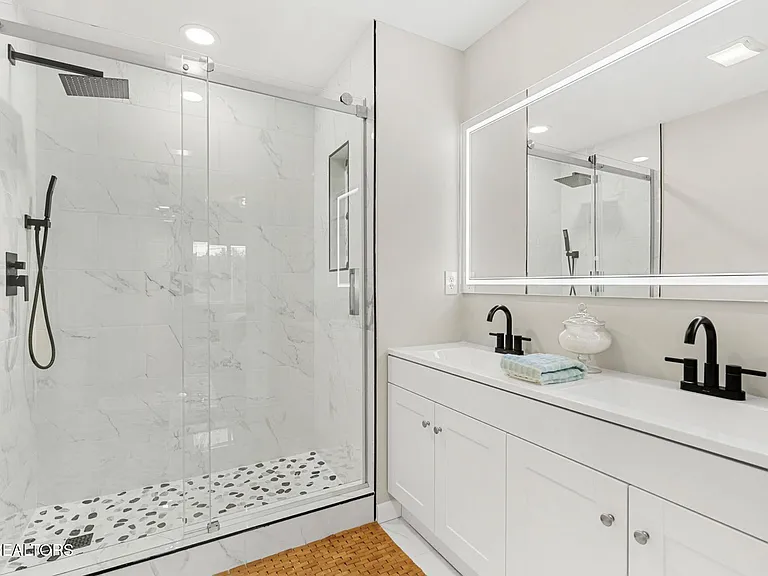 6741 Heatherbrook Dr — Photo 20