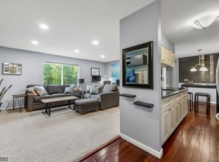 23 Steeplechase Ct, Somerset, NJ 08873
