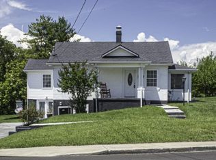1834 Fort Robinson Dr, Kingsport, TN 37660