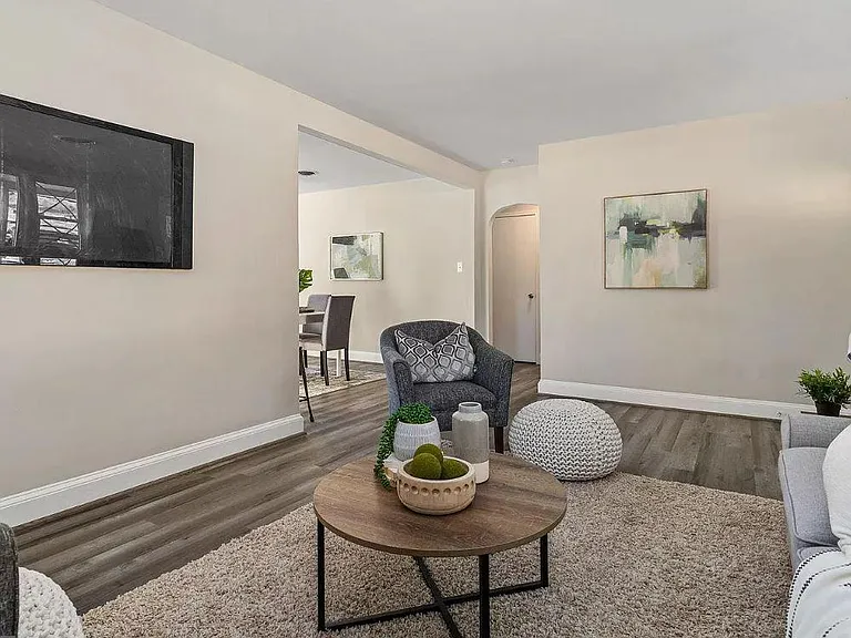 1325 Donald Ave — Photo 6