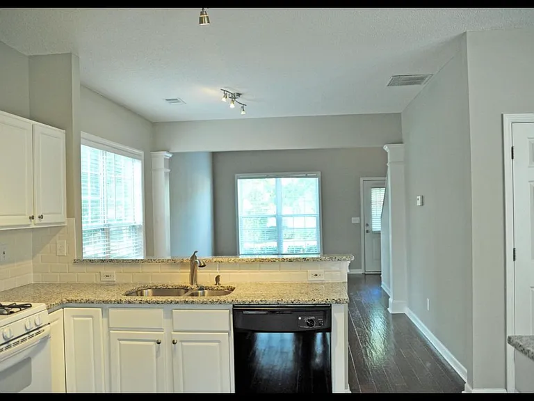 10905 Wittenridge Dr — Photo 4